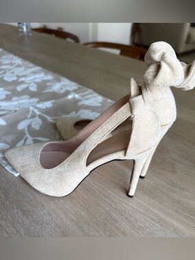 Beige Pointed-Toe Bow Ankle Strap Flats - Women Shoes